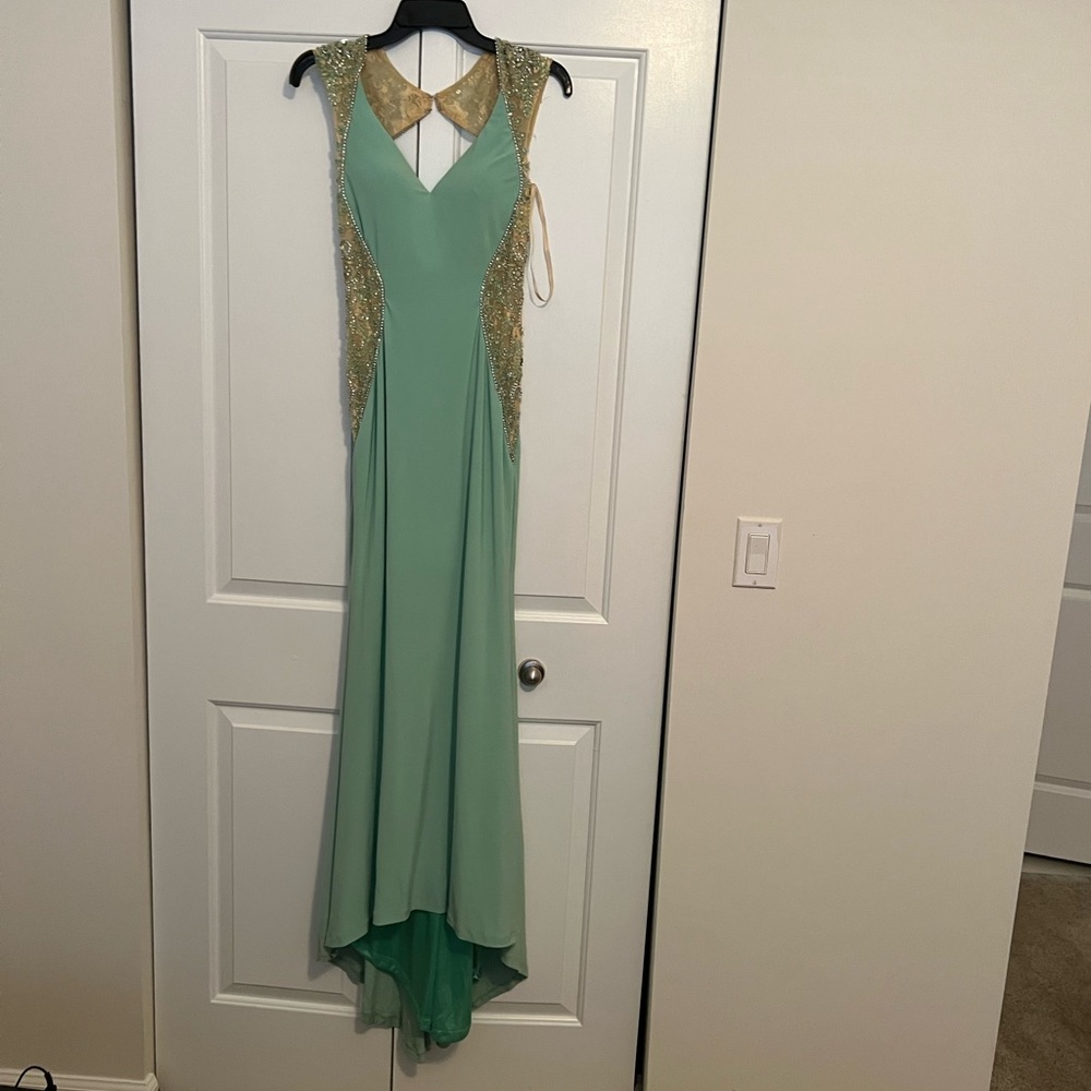 Stunning mint green full length long prom dress🤍